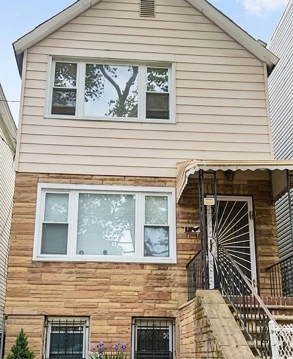 46 Williams Ave #2