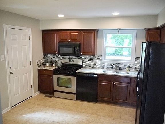 5th image of 1387 Glengary Dr