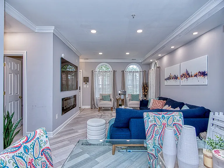 2272 S Garfield St — Photo 3