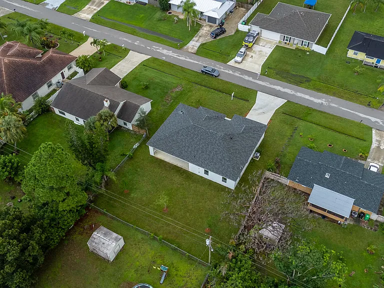 1143 SW Estaugh Ave — Photo 4