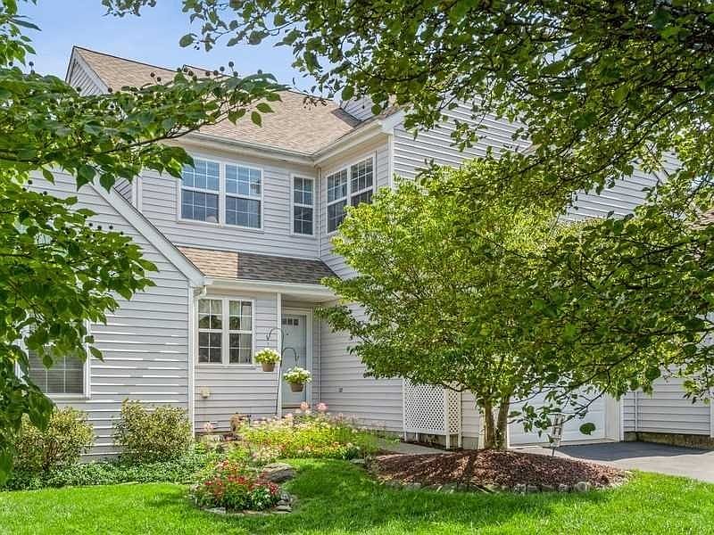 1st image of 107 Turnberry Ct