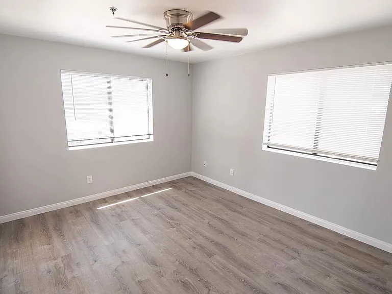 Oasis Apartments — Photo 35