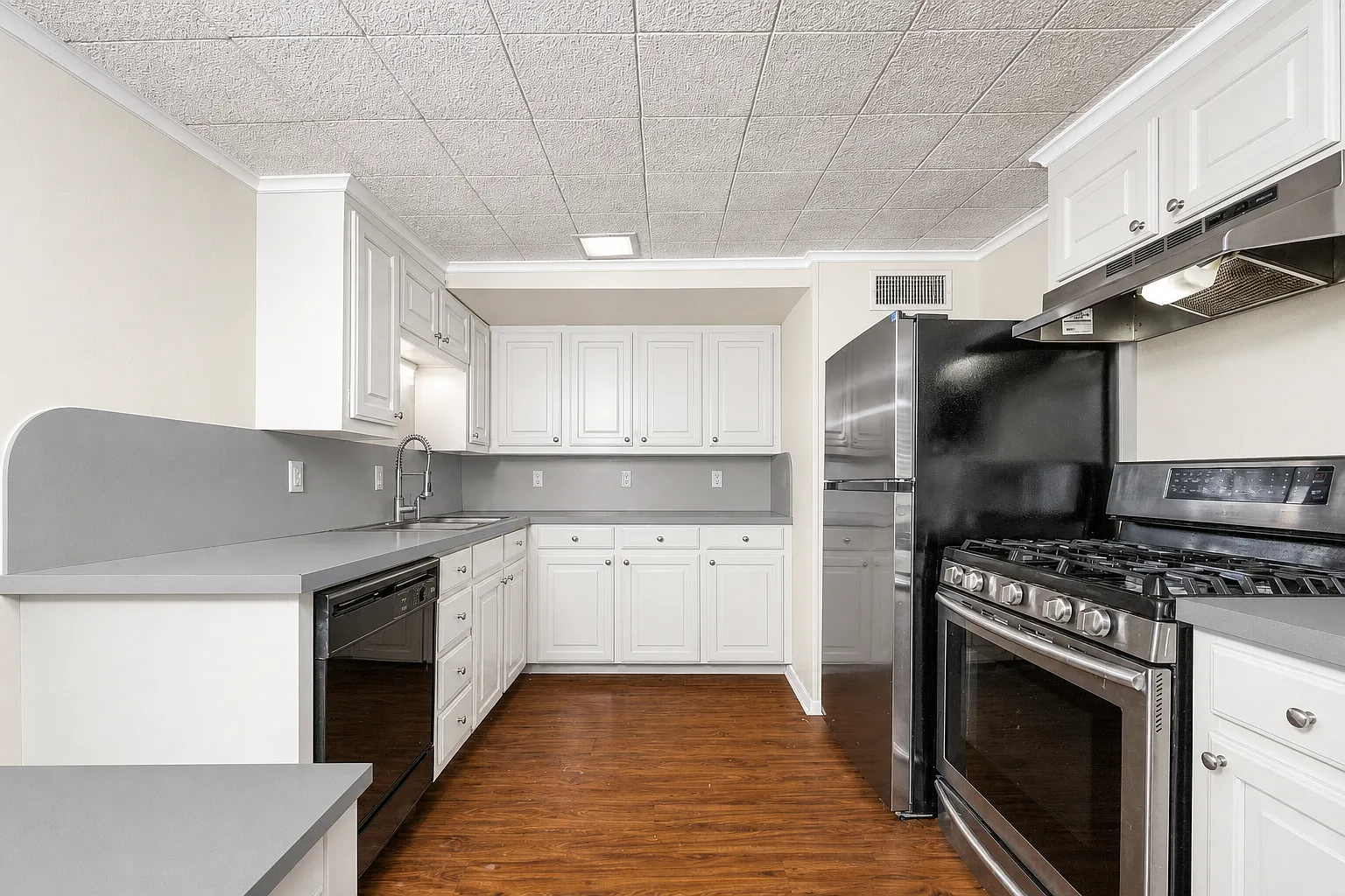 4 bed, 1903 sqft, $2,095 — Photo 4