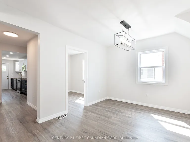 35 Inkerman St #MAIN — Photo 5