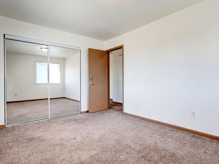 419 Stratford Way #6 — Photo 15