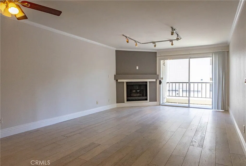 2 bed, 920 sqft, $2,950 — Photo 3