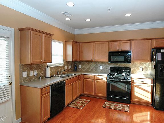 4th image of 2058 Appaloosa Way