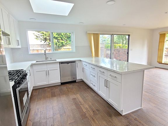5th image of 605 131st Ave NE
