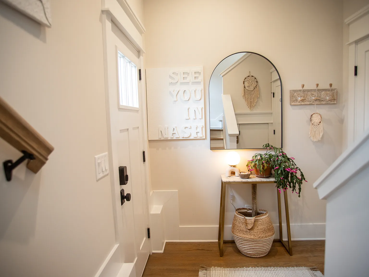1 bed, 985 sqft, $2,200 — Photo 2