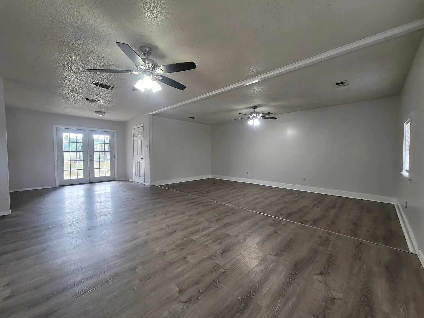 3 bed/1.5 Bath Near Lake — Photo 3