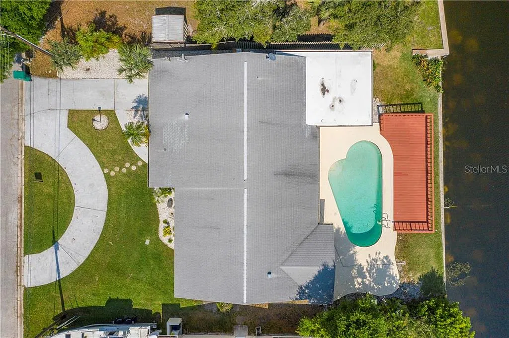 3 bed 2 bath pool home — Photo 4