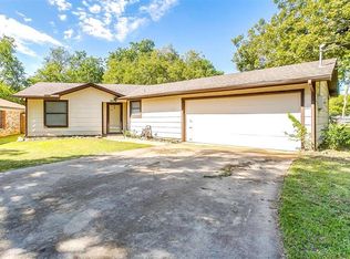 1105 N Douglas Ave, Cleburne, TX 76033