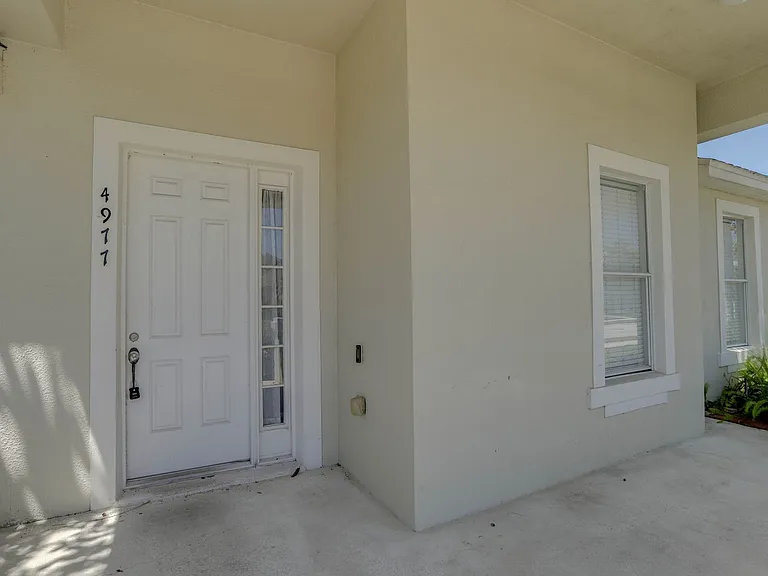 4977 Pall Mall St W — Photo 3