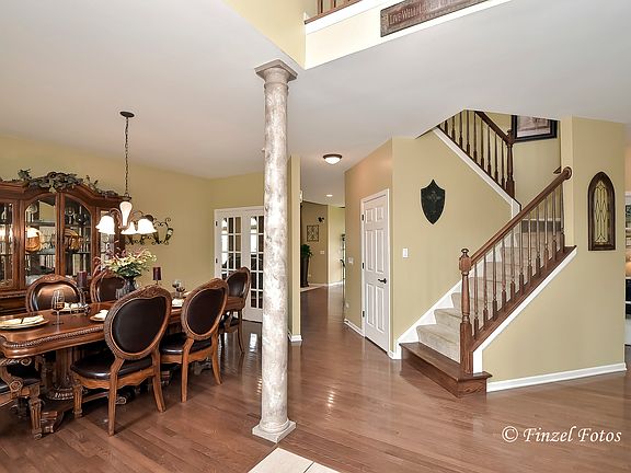 2nd image of 2411 Vivaldi St