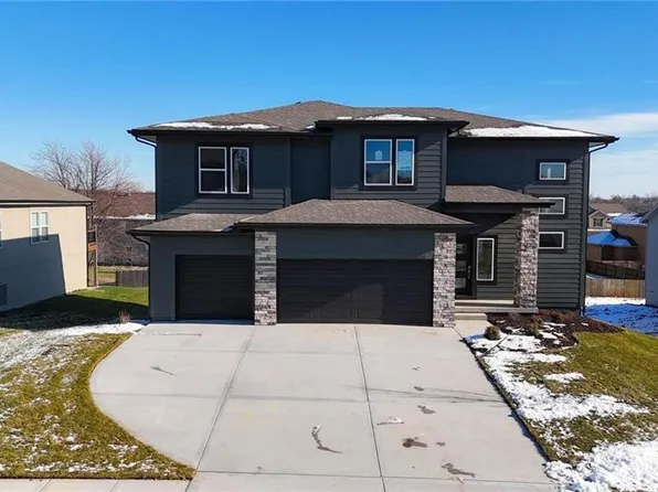 320 SW Amara Dr, Lees Summit, MO 64064