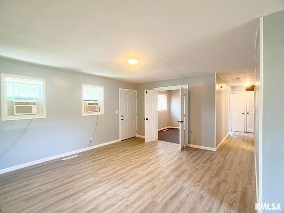 2nd image of 305 S Wall St