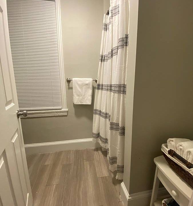 #1R: $1,095 room in roomshare