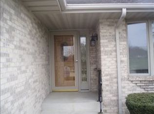 1186 N Crest Dr, Rockford, IL 61107