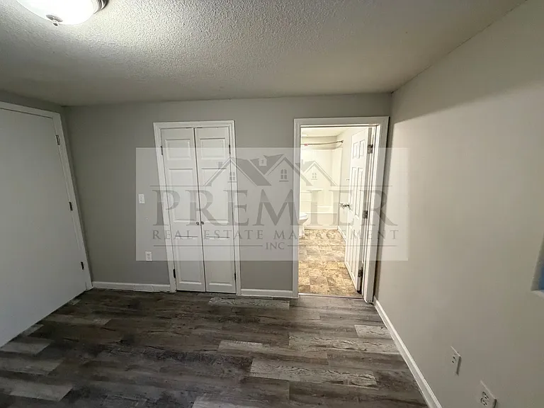 504 Westwood Dr — Photo 18