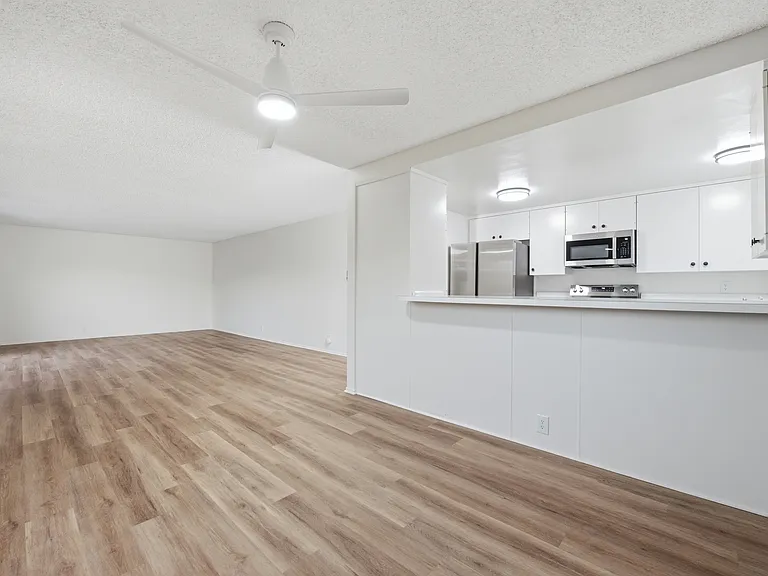 1022 San Marino Dr — Photo 8