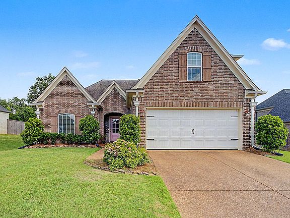 2nd image of 143 Magnolia Gardens Dr
