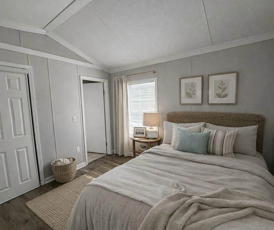 1 bed, 1.0 bath, $912 — Photo 3