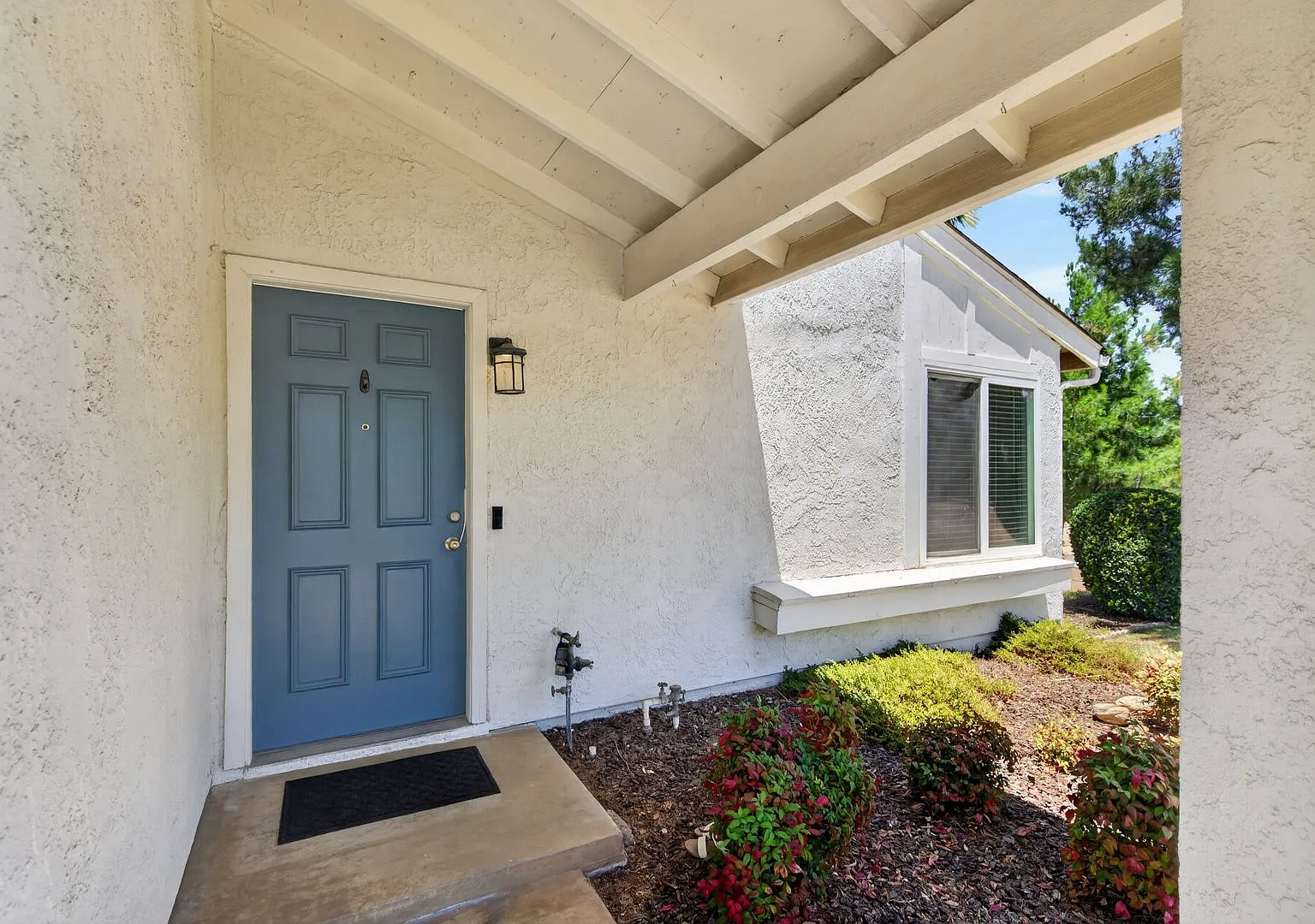 Charming Redlands Home — Photo 4