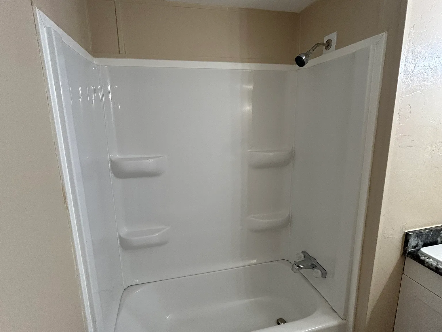 3 bed, 1000 sqft, $1,400 — Photo 3