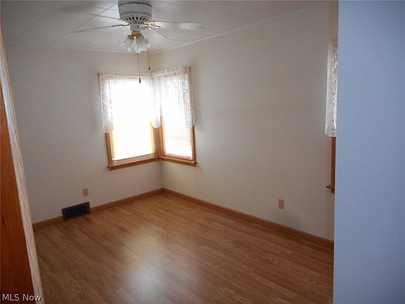 5th image of 608 Oak Ave SW