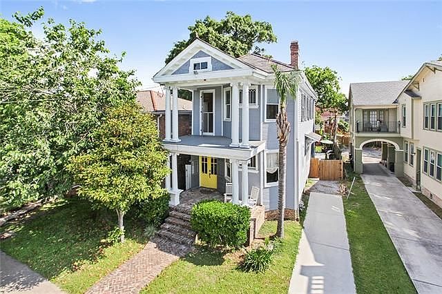1st image of 4127 Fontainebleau Dr