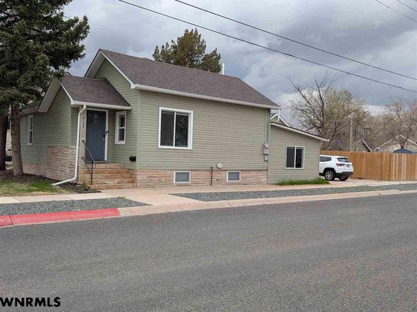 2124 Avenue D, Scottsbluff, NE 69361