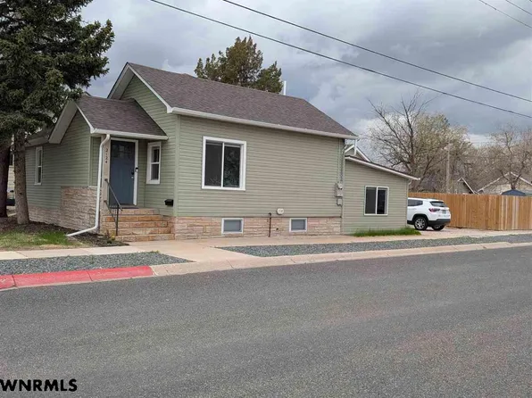 2124 Avenue D, Scottsbluff, NE 69361
