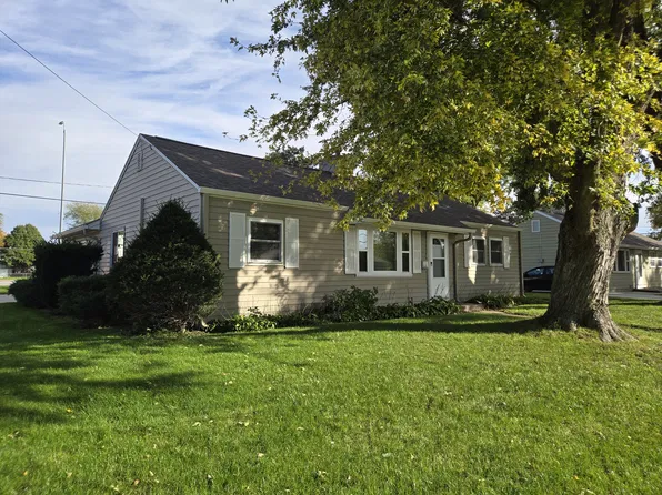 2086 Pine St, Fremont, NE 68025