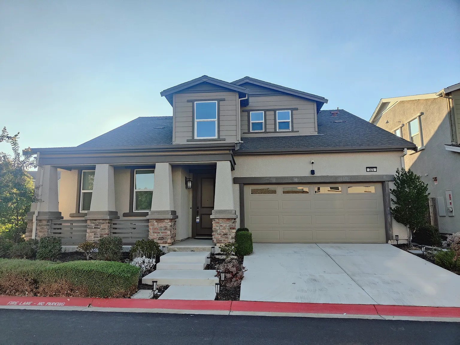 325 Eugenia St photo 1
