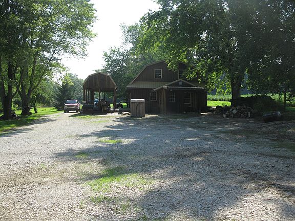 3rd image of 1903 E. Us Highway 136