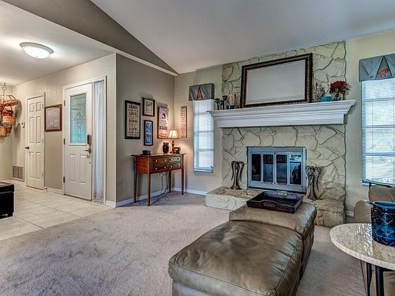 3rd image of 315 Gladstone Blvd