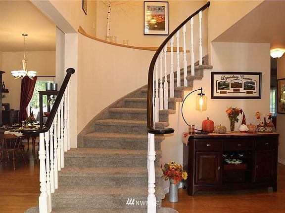 3rd image of 160 E Laurel Park