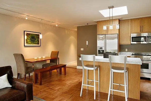 2828 Greenwich St — Photo 4
