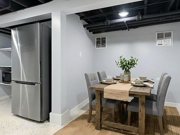3rd image of 1005 N Leamington Ave #1
