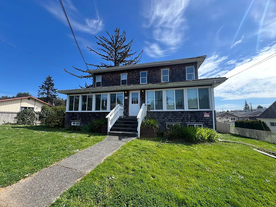 284 S 10th St