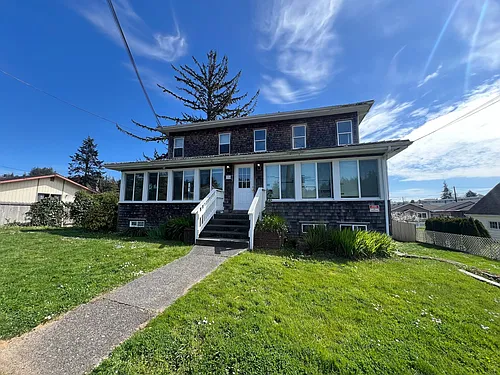 284 S 10th St Photo 1