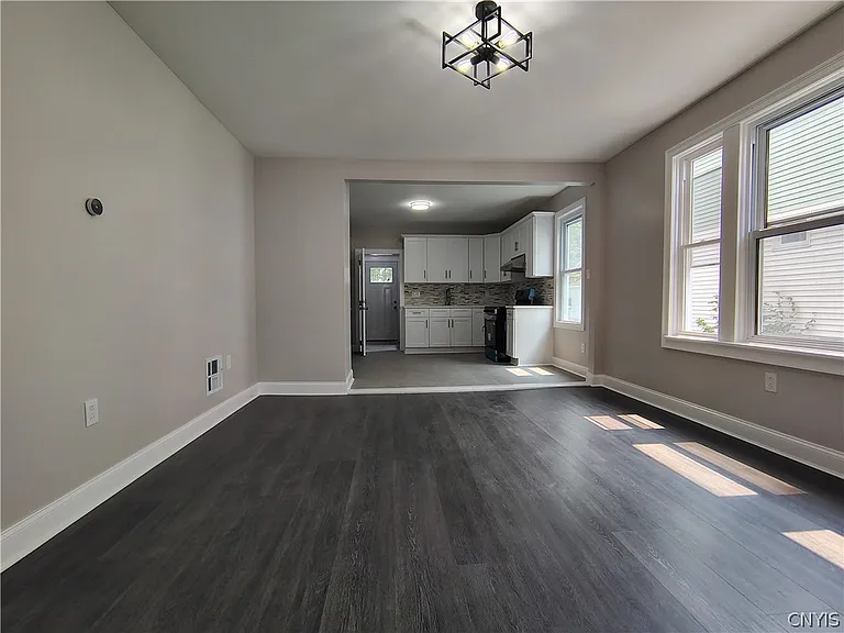 1539 Taylor Ave — Photo 4