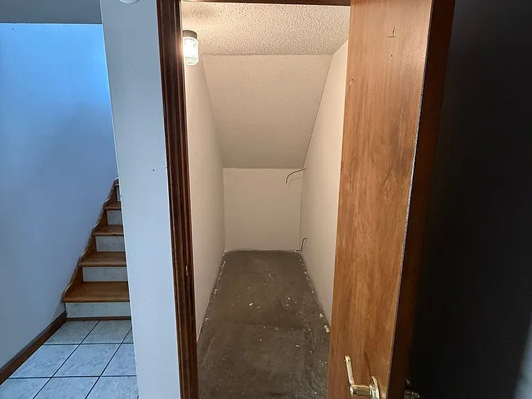 1201 Eastbrook Dr — Photo 32