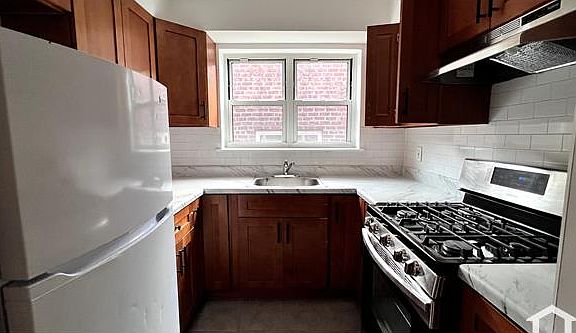 2nd image of 2033 Strang Ave Floor 2
