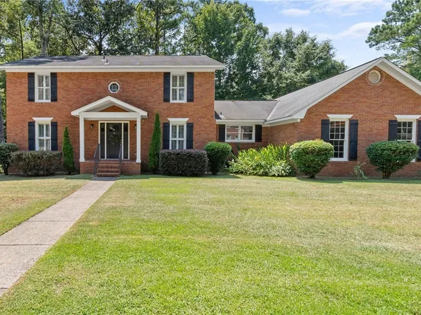 3502 Mayberry Landing Dr, Northport, AL 35473