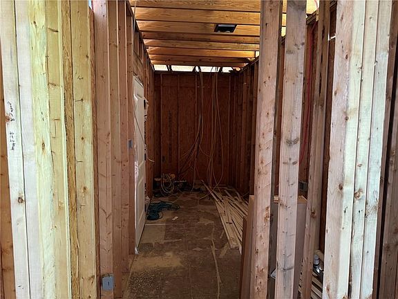 5th image of 3219 Redwood Dr