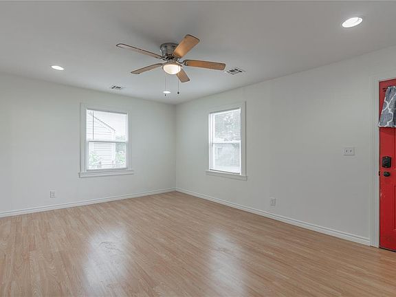 4th image of 222 W Ercoupe Dr
