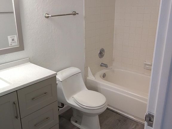5th image of 14310 NE 7th Pl APT 3