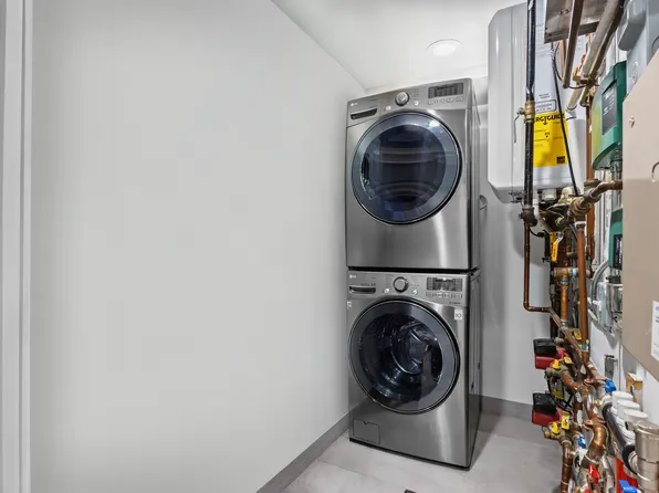 84 Gotham Avenue image 14 of 17