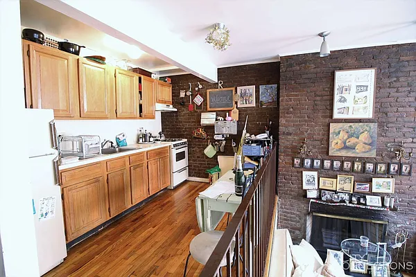 Rented by City Connections Realty | media 3